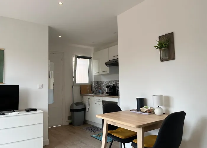 Juan Les Pins Balcon 10min Антіб